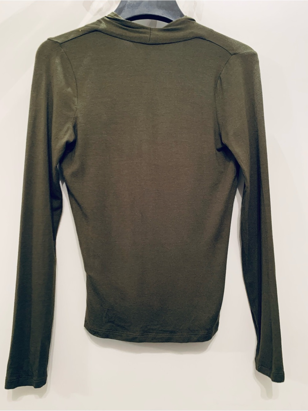 NWT BANANA REPUBLIC THREADSOFT LONG SLEEVE WRAP BLOUSE. EXCELLENT CONDITION! - Picture 3 of 8